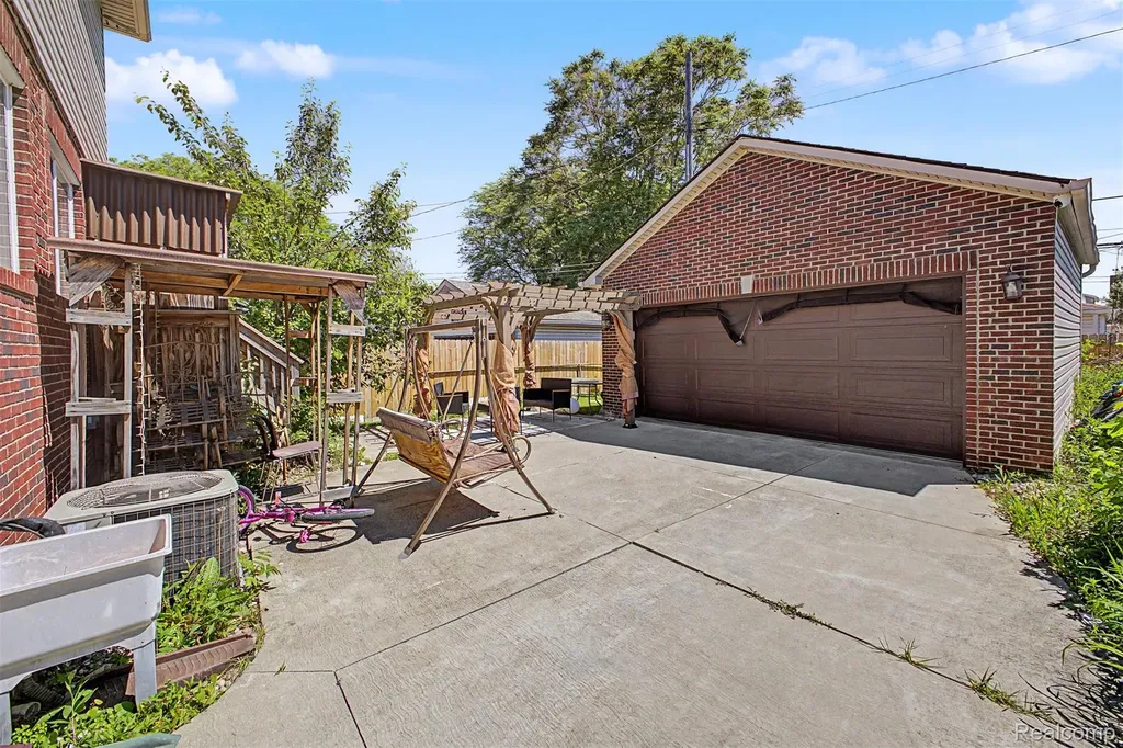 5524 Maple Street Dearborn City MI 48126