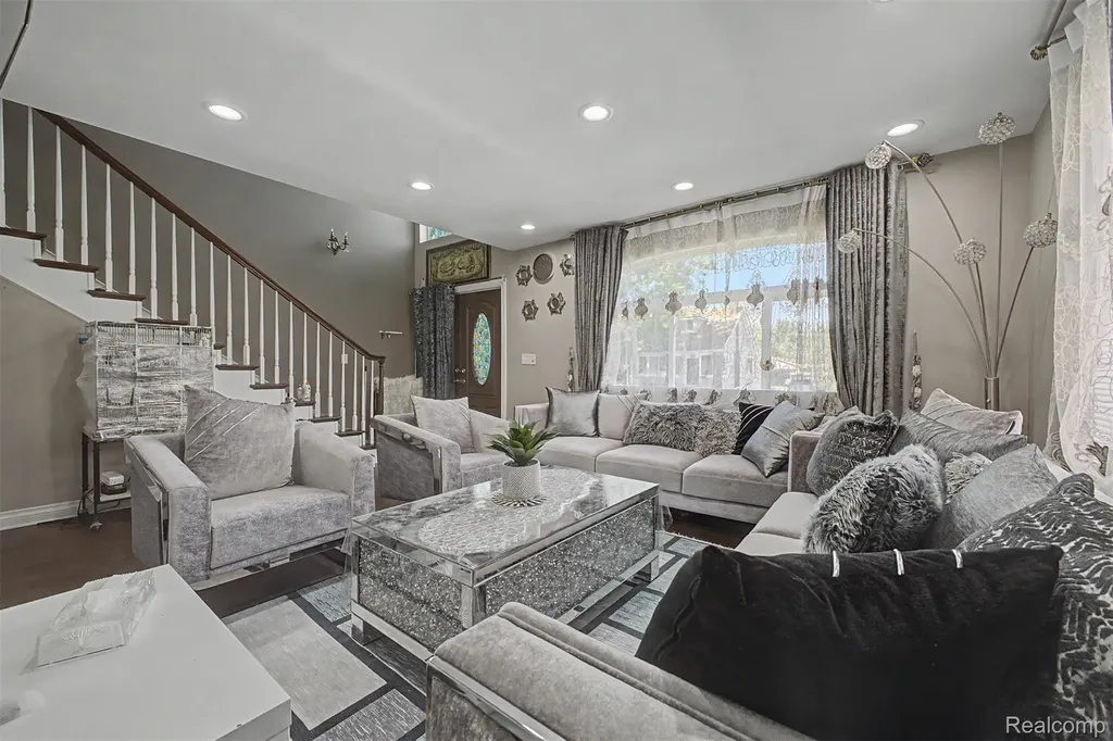 5524 Maple Street Dearborn City MI 48126