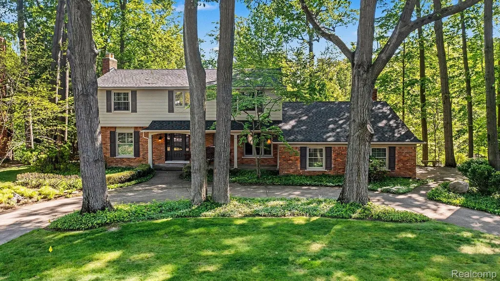 22586 N Nottingham Drive Beverly Hills Village MI 48025