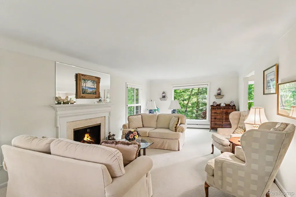 22586 N Nottingham Drive Beverly Hills Village MI 48025