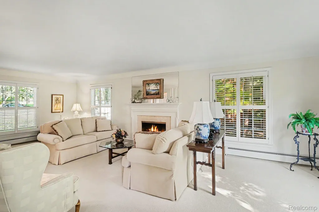 22586 N Nottingham Drive Beverly Hills Village MI 48025