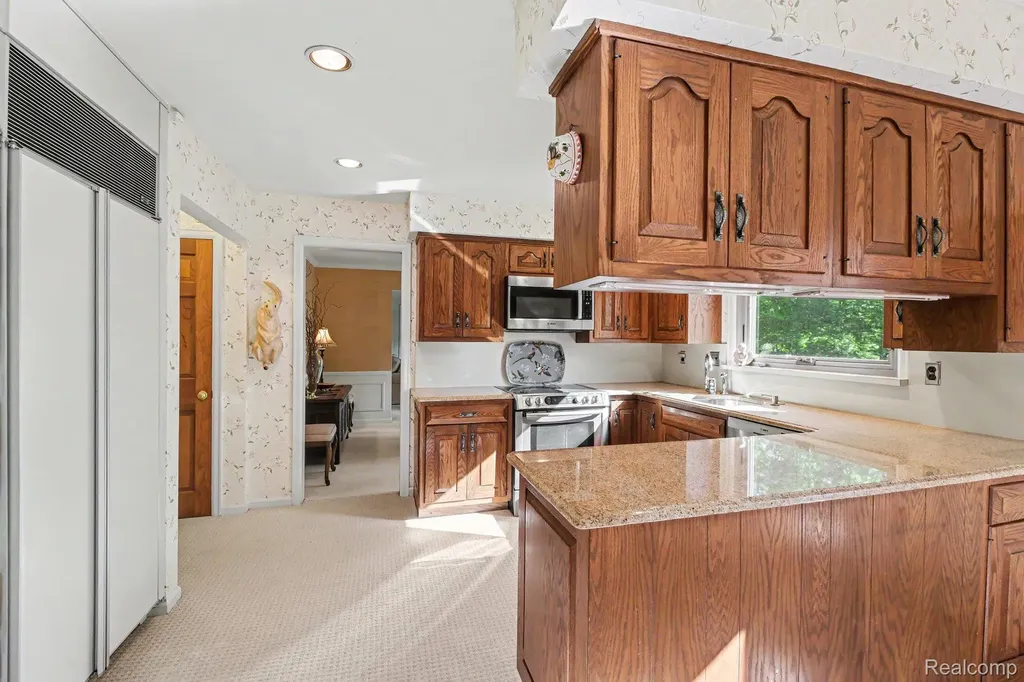 22586 N Nottingham Drive Beverly Hills Village MI 48025