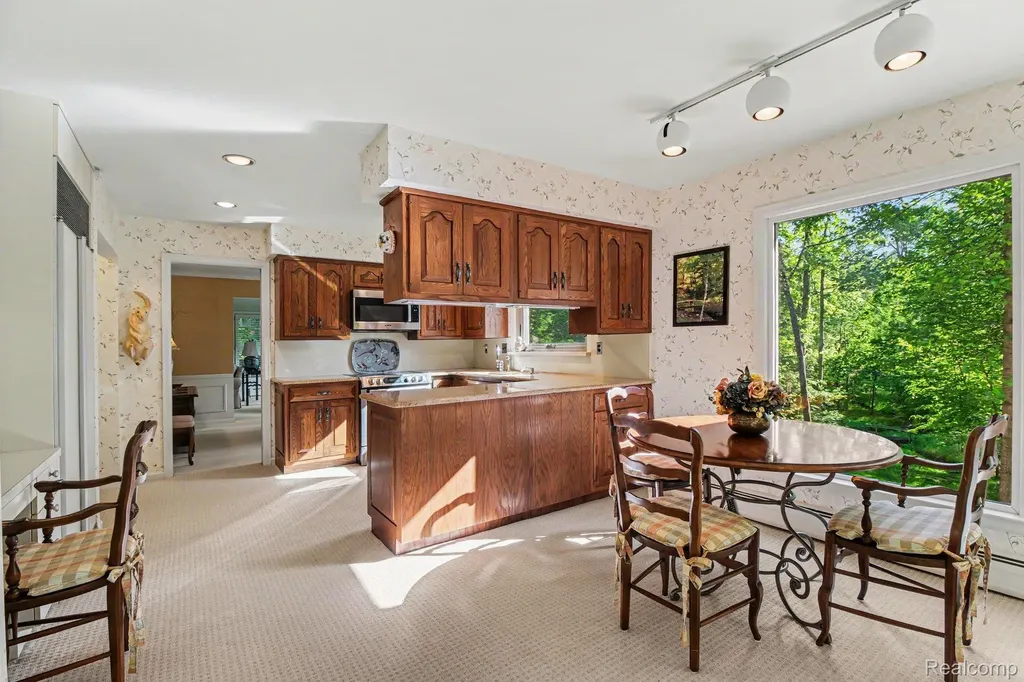 22586 N Nottingham Drive Beverly Hills Village MI 48025