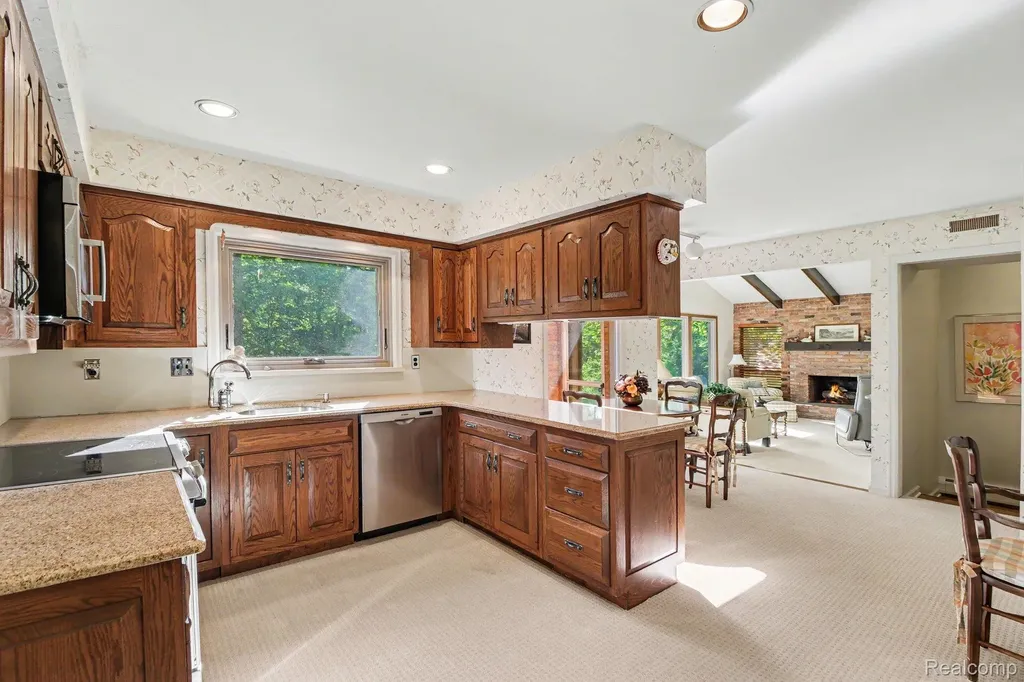 22586 N Nottingham Drive Beverly Hills Village MI 48025