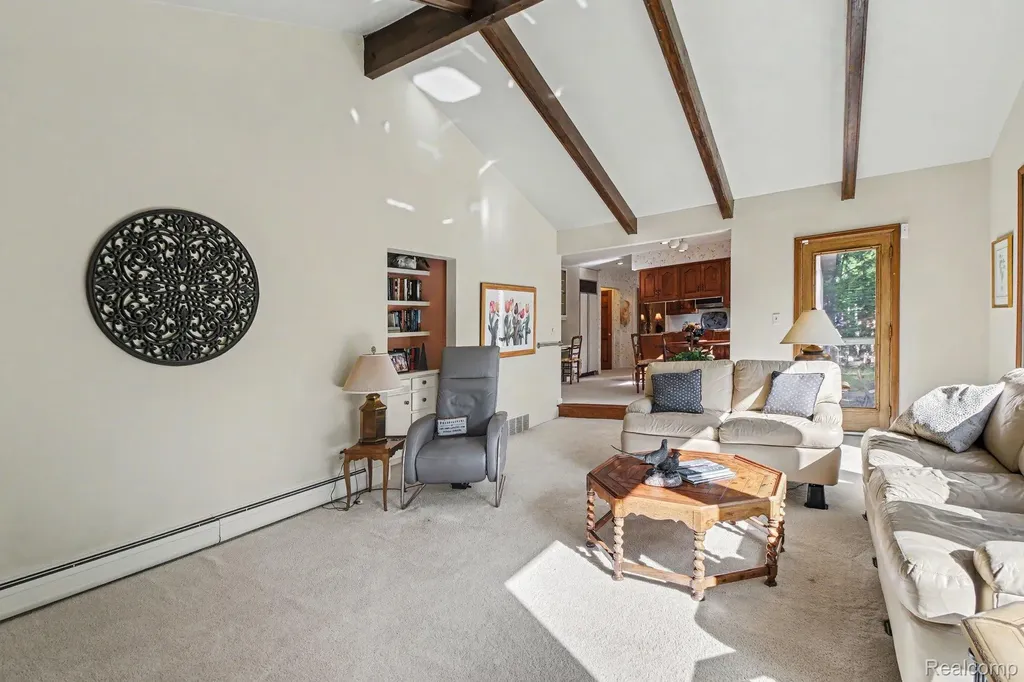22586 N Nottingham Drive Beverly Hills Village MI 48025