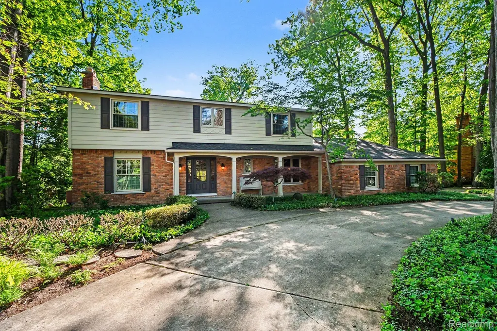 22586 N Nottingham Drive Beverly Hills Village MI 48025