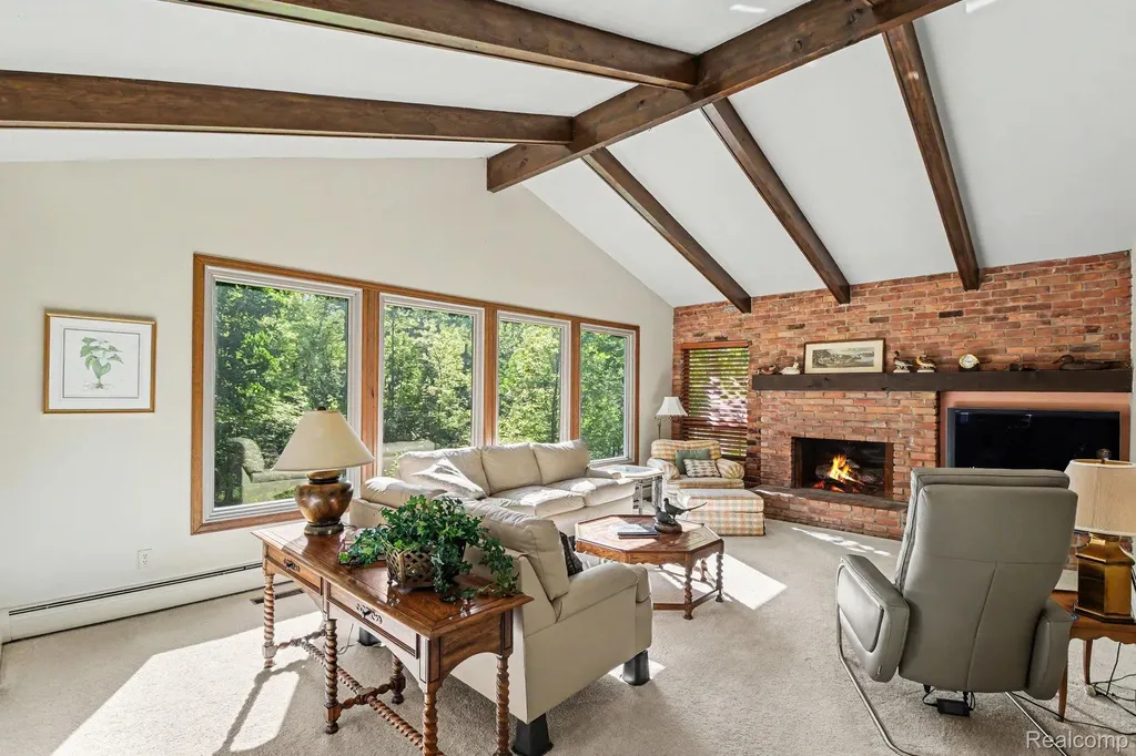 22586 N Nottingham Drive Beverly Hills Village MI 48025