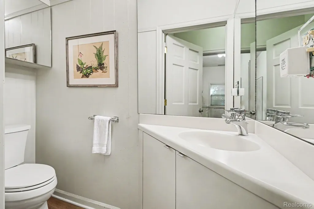 22586 N Nottingham Drive Beverly Hills Village MI 48025