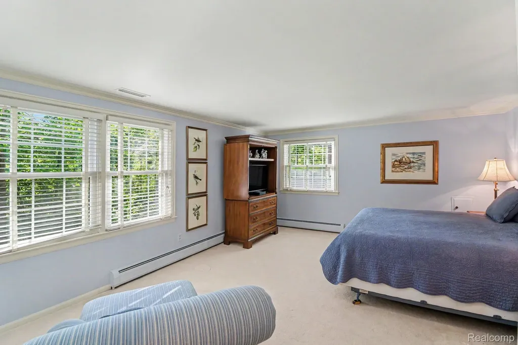 22586 N Nottingham Drive Beverly Hills Village MI 48025