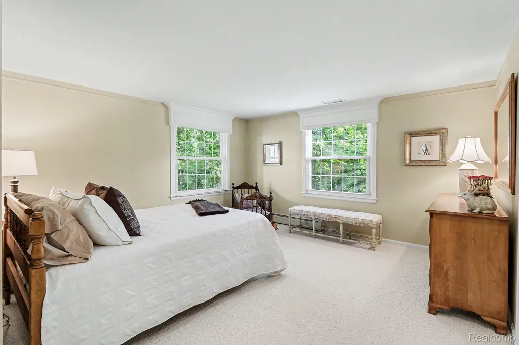 22586 N Nottingham Drive Beverly Hills Village MI 48025
