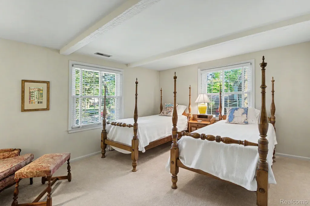 22586 N Nottingham Drive Beverly Hills Village MI 48025