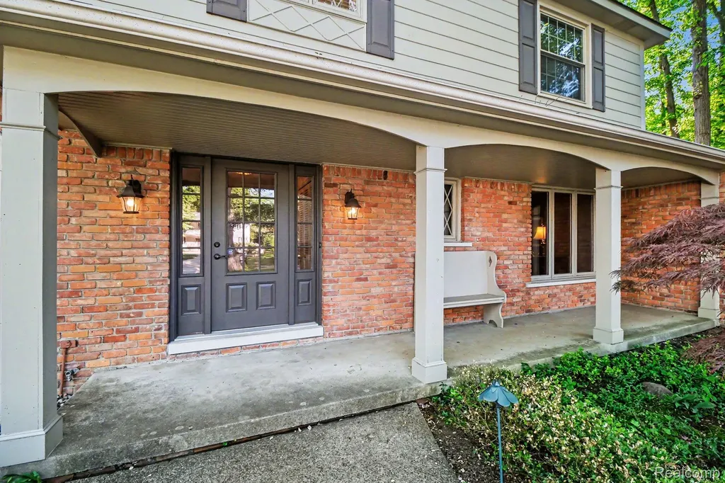 22586 N Nottingham Drive Beverly Hills Village MI 48025