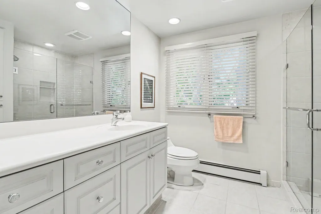 22586 N Nottingham Drive Beverly Hills Village MI 48025