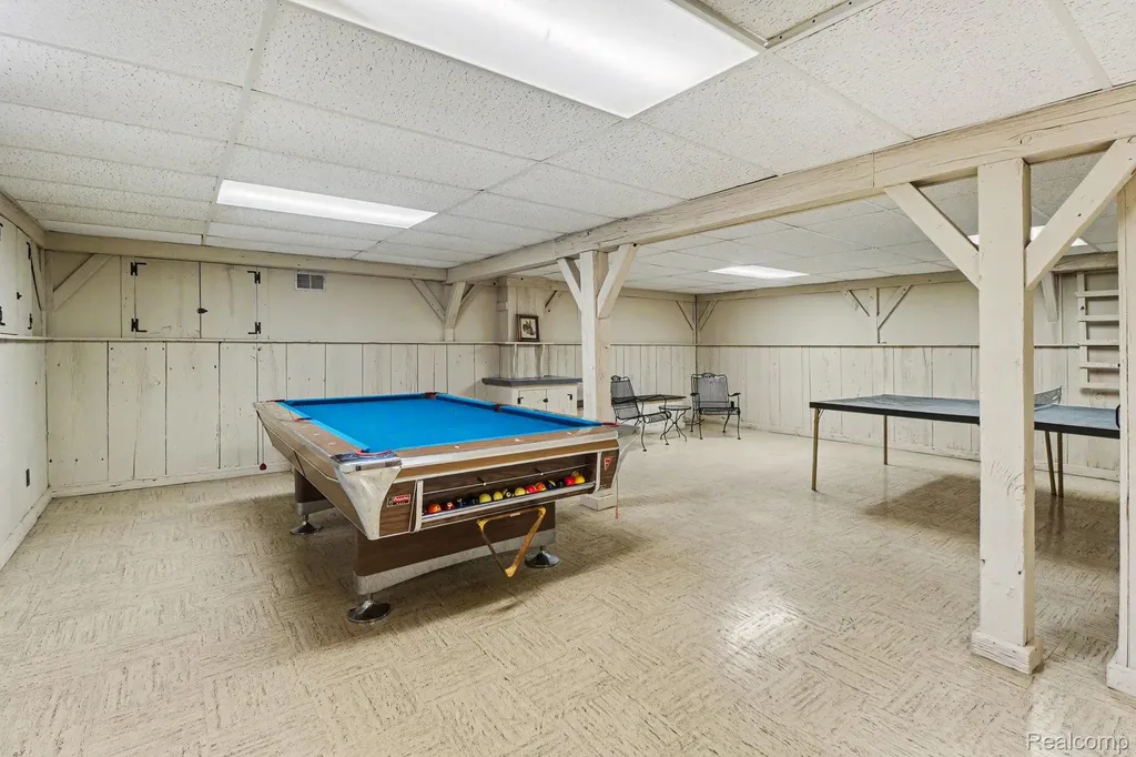 22586 N Nottingham Drive Beverly Hills Village MI 48025