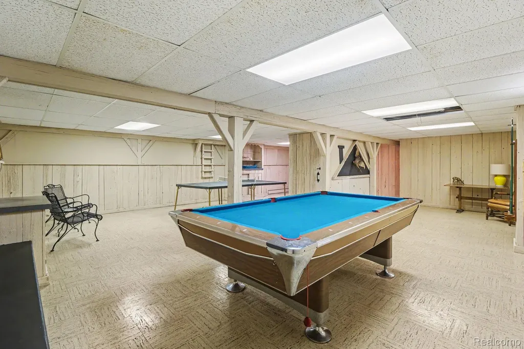 22586 N Nottingham Drive Beverly Hills Village MI 48025
