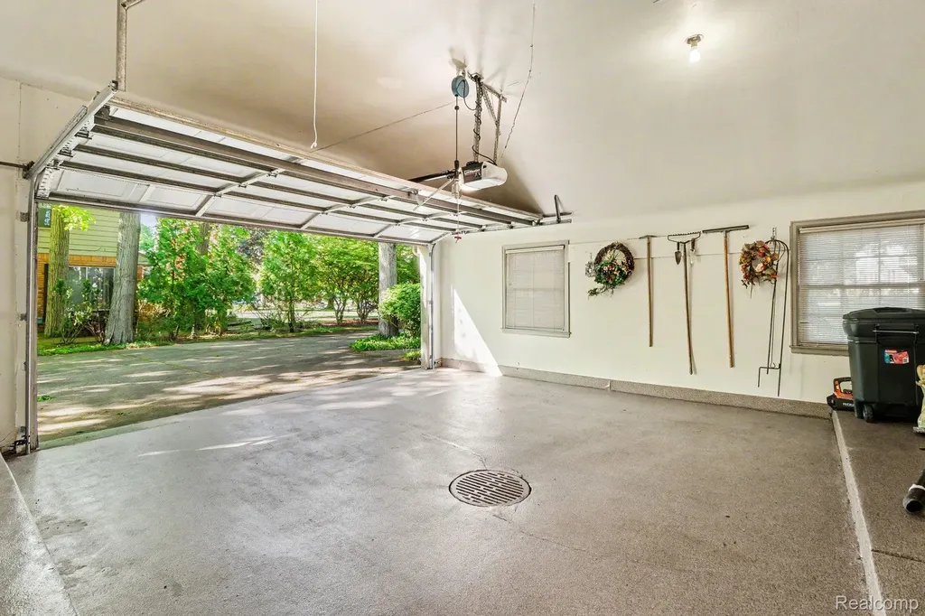 22586 N Nottingham Drive Beverly Hills Village MI 48025