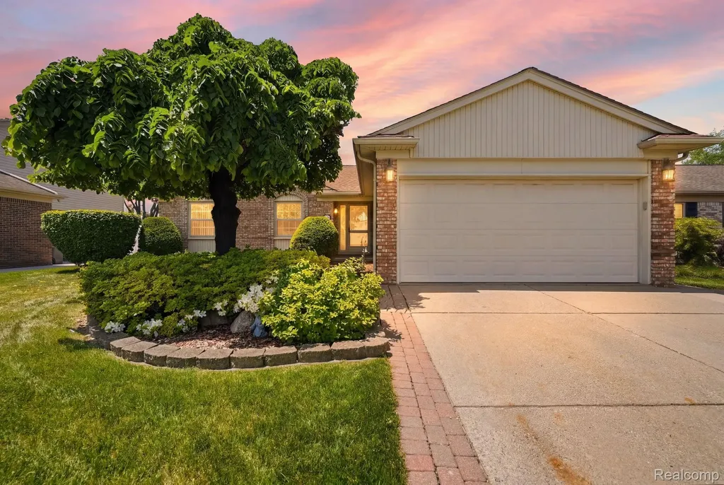 42321 Royal Lane Clinton Charter Township MI 48038
