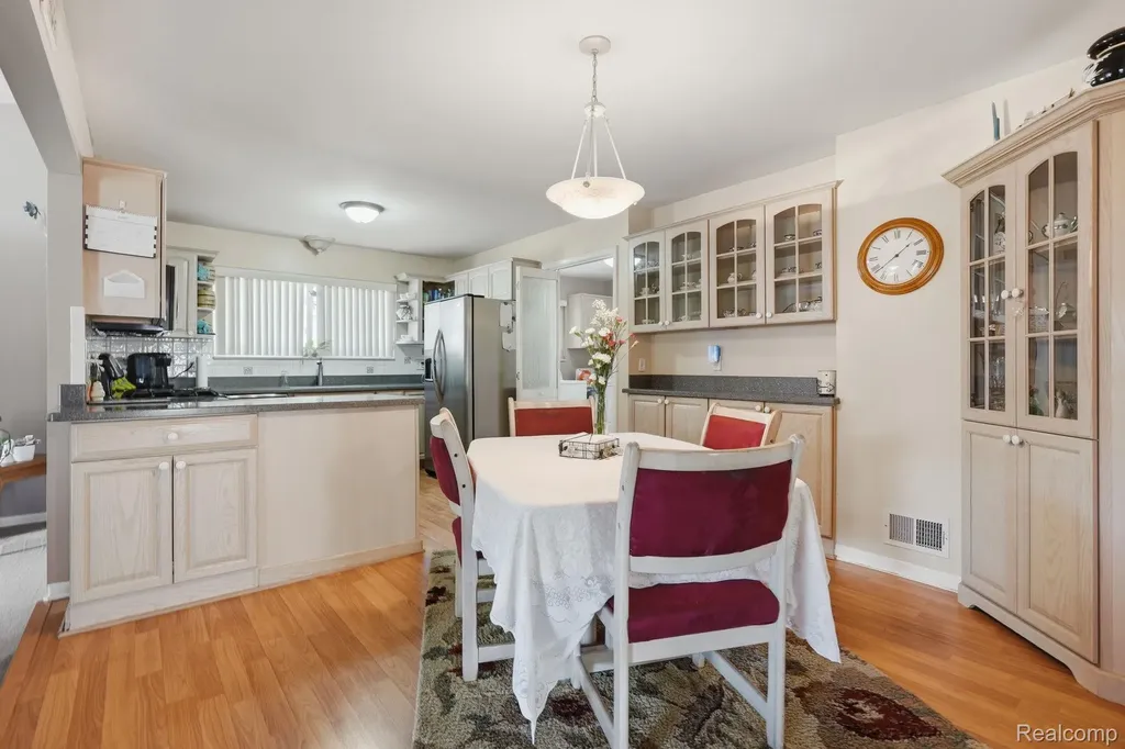 42321 Royal Lane Clinton Charter Township MI 48038