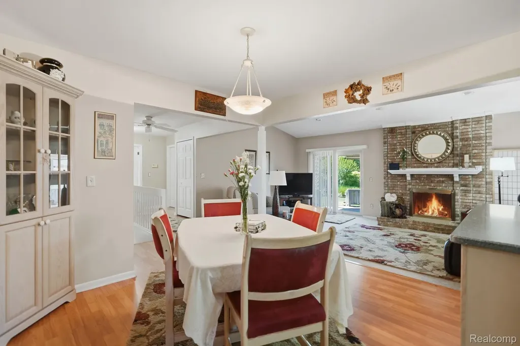 42321 Royal Lane Clinton Charter Township MI 48038