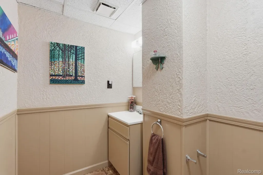 42321 Royal Lane Clinton Charter Township MI 48038