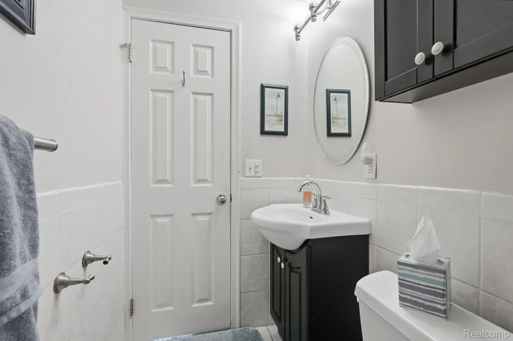 42321 Royal Lane Clinton Charter Township MI 48038