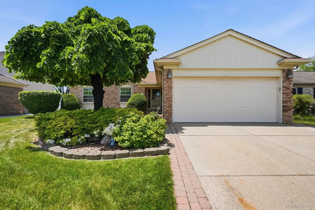 42321 Royal Lane Clinton Charter Township MI 48038