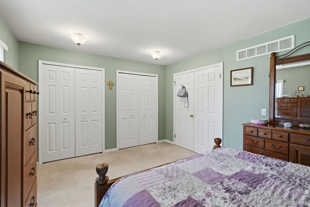 42321 Royal Lane Clinton Charter Township MI 48038