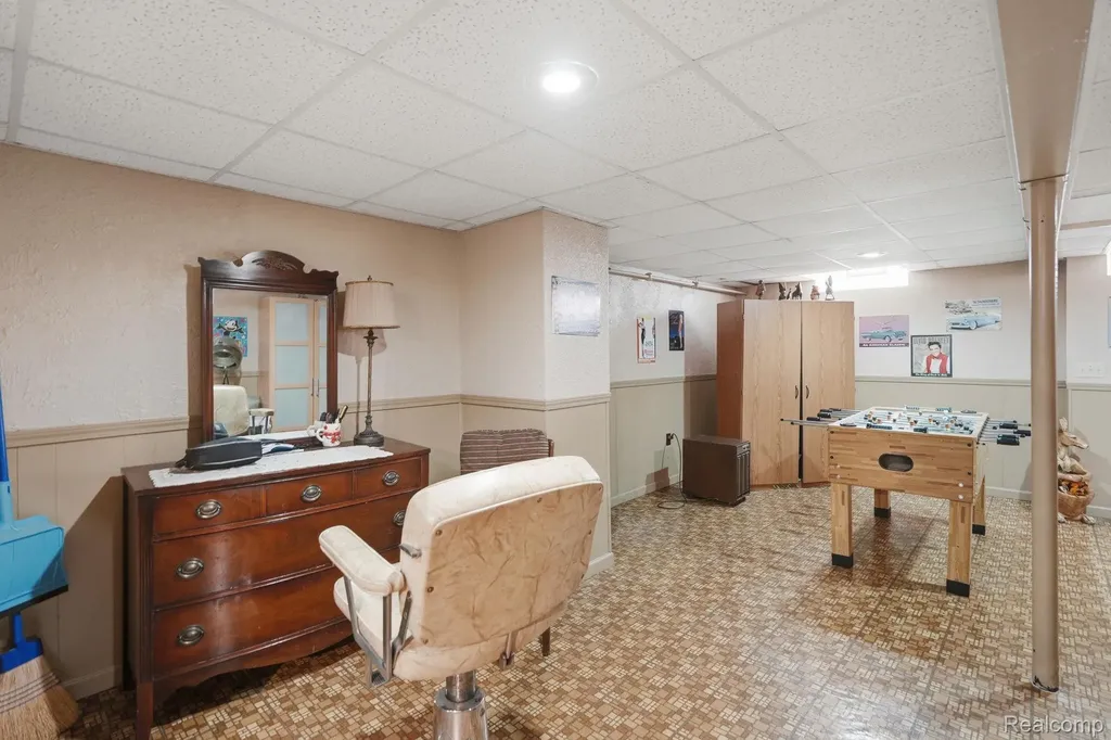 42321 Royal Lane Clinton Charter Township MI 48038