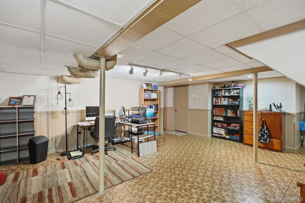 42321 Royal Lane Clinton Charter Township MI 48038