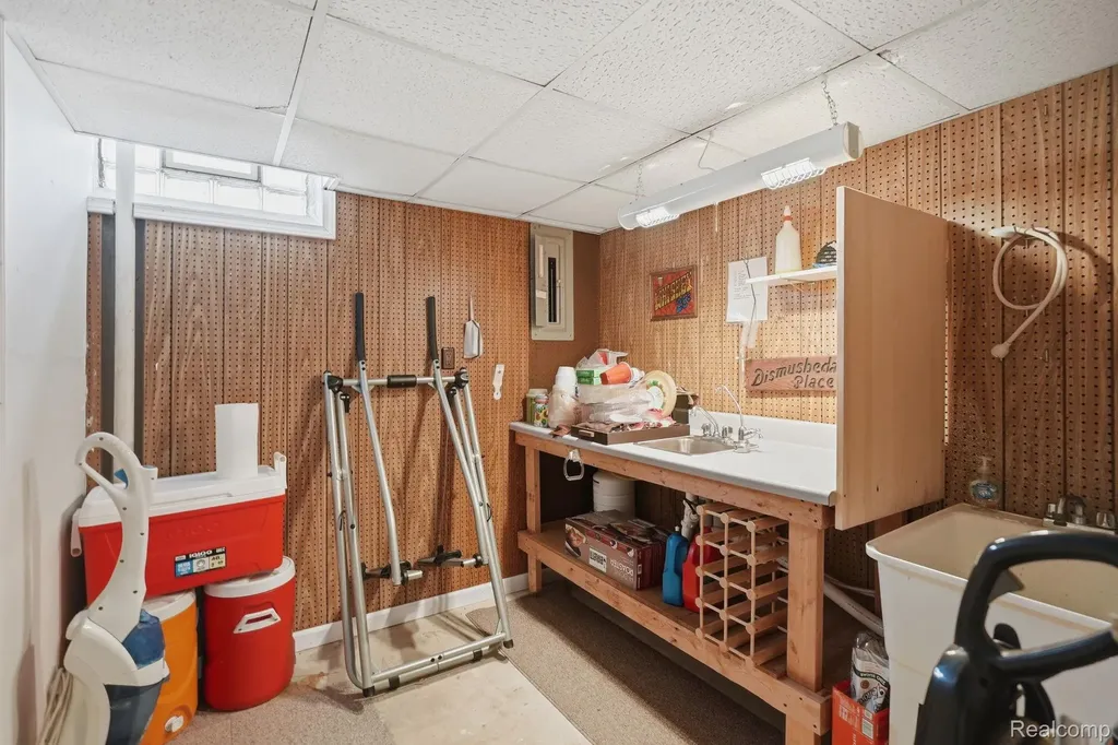 42321 Royal Lane Clinton Charter Township MI 48038