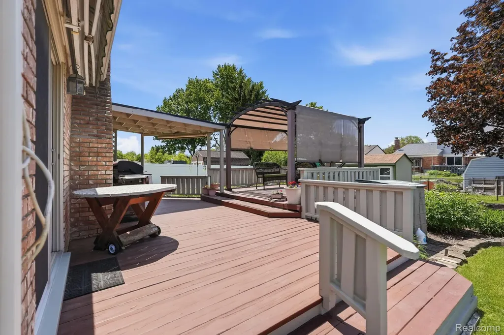 42321 Royal Lane Clinton Charter Township MI 48038