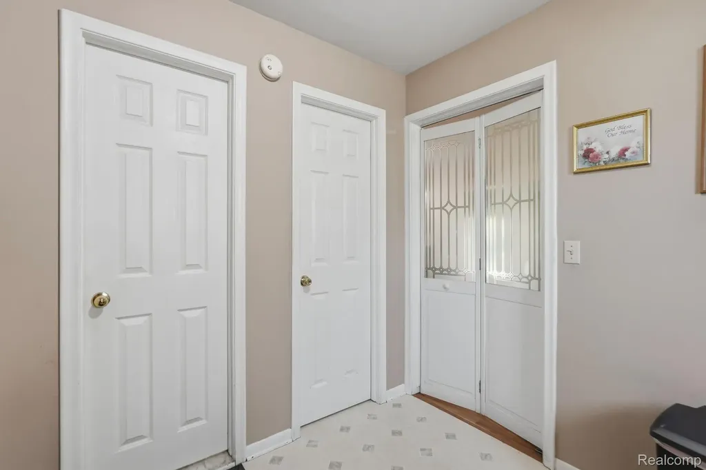 42321 Royal Lane Clinton Charter Township MI 48038