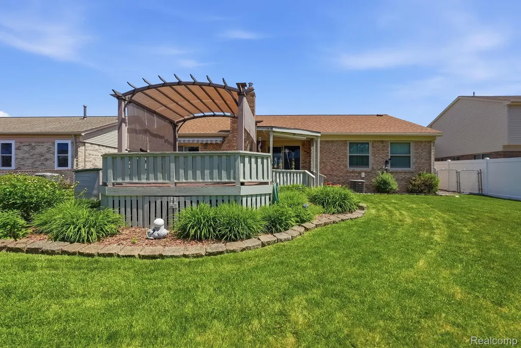 42321 Royal Lane Clinton Charter Township MI 48038