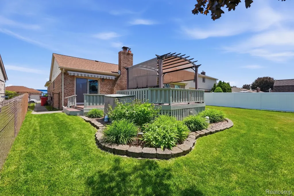 42321 Royal Lane Clinton Charter Township MI 48038