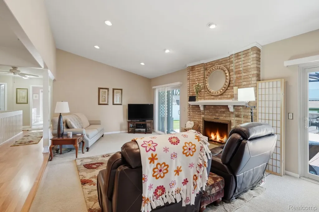 42321 Royal Lane Clinton Charter Township MI 48038