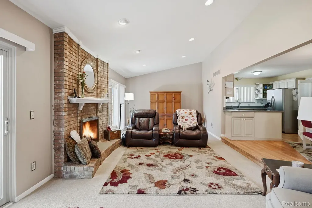 42321 Royal Lane Clinton Charter Township MI 48038