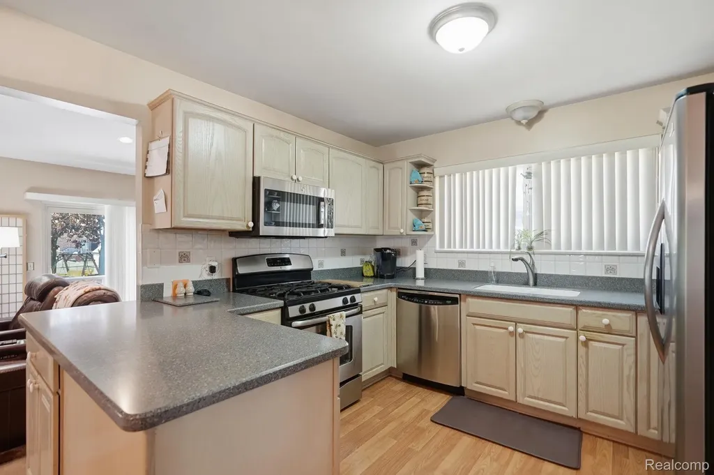 42321 Royal Lane Clinton Charter Township MI 48038