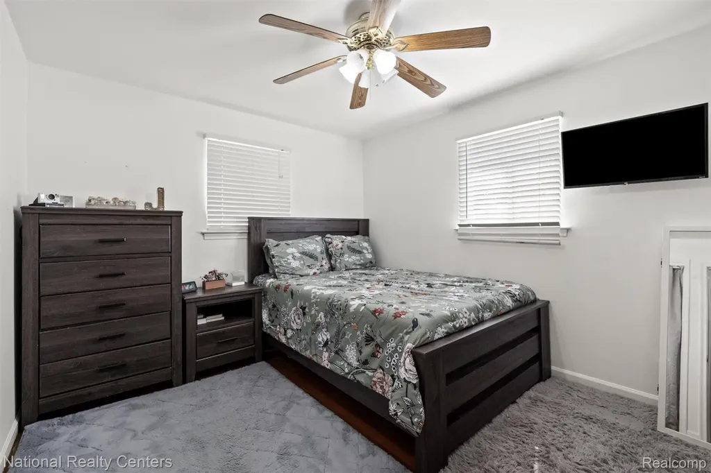 23529 Panama Avenue Warren City MI 48091