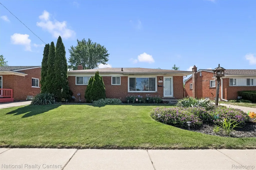 23529 Panama Avenue Warren City MI 48091