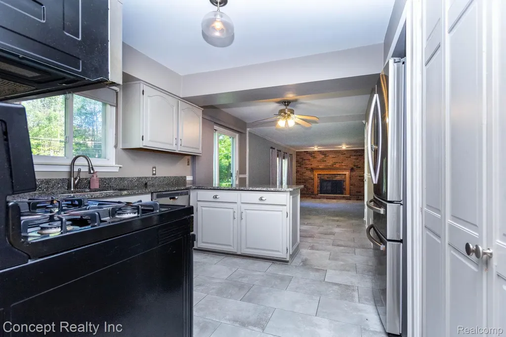 20973 Westfarm Lane Farmington Hills City MI 48167
