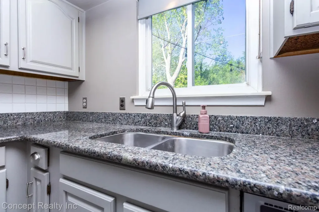 20973 Westfarm Lane Farmington Hills City MI 48167