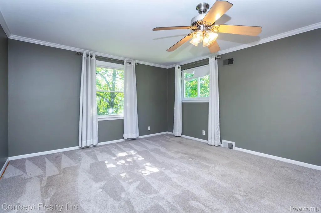 20973 Westfarm Lane Farmington Hills City MI 48167