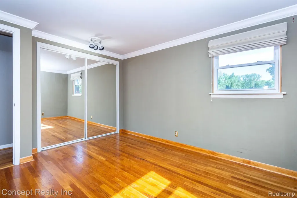 20973 Westfarm Lane Farmington Hills City MI 48167