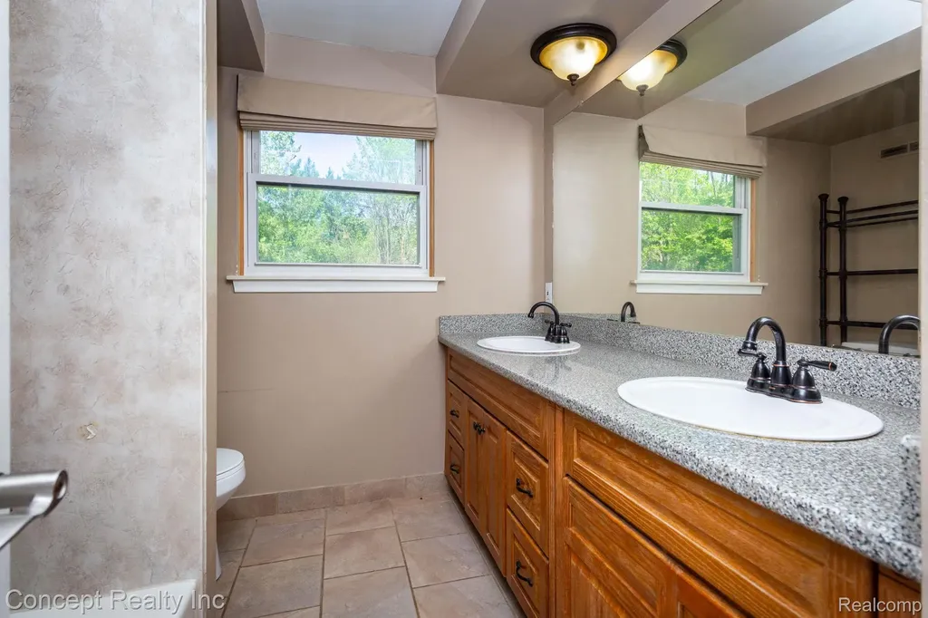 20973 Westfarm Lane Farmington Hills City MI 48167