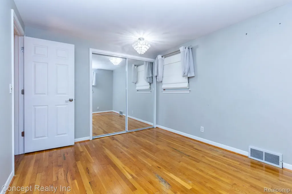 20973 Westfarm Lane Farmington Hills City MI 48167