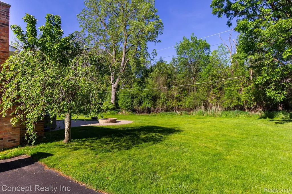 20973 Westfarm Lane Farmington Hills City MI 48167