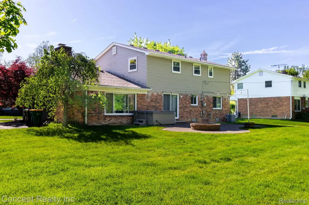 20973 Westfarm Lane Farmington Hills City MI 48167