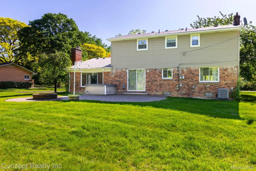 20973 Westfarm Lane Farmington Hills City MI 48167