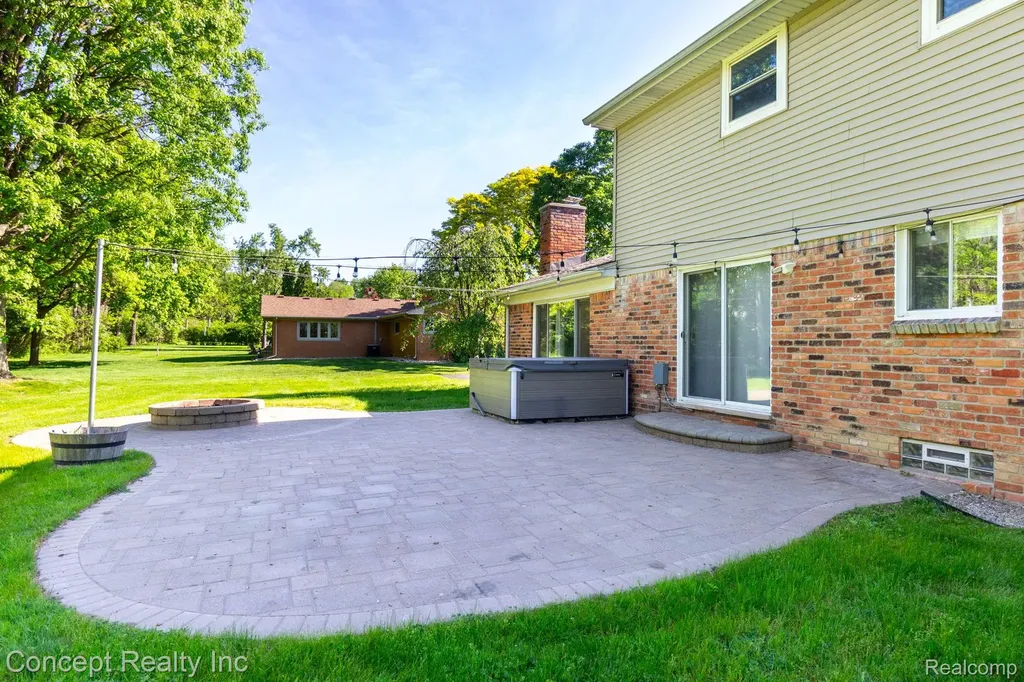 20973 Westfarm Lane Farmington Hills City MI 48167