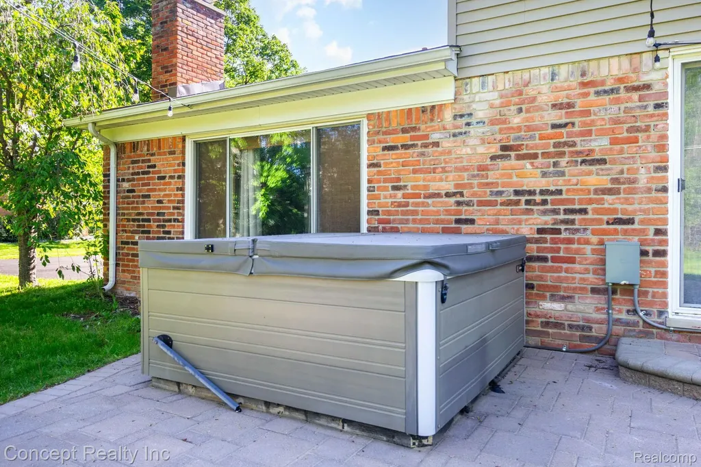 20973 Westfarm Lane Farmington Hills City MI 48167